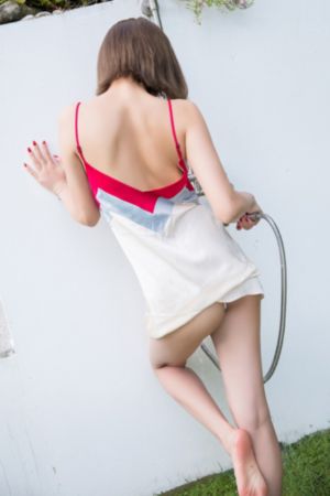 春潮浪漫海棠红